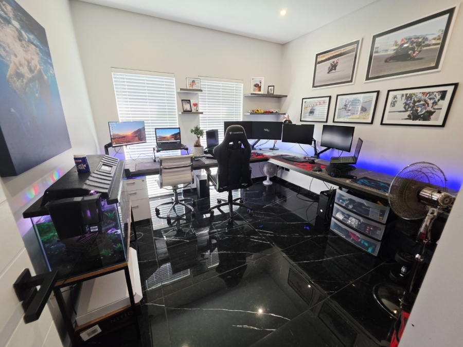 5 Bedroom Property for Sale in Sandown Western Cape